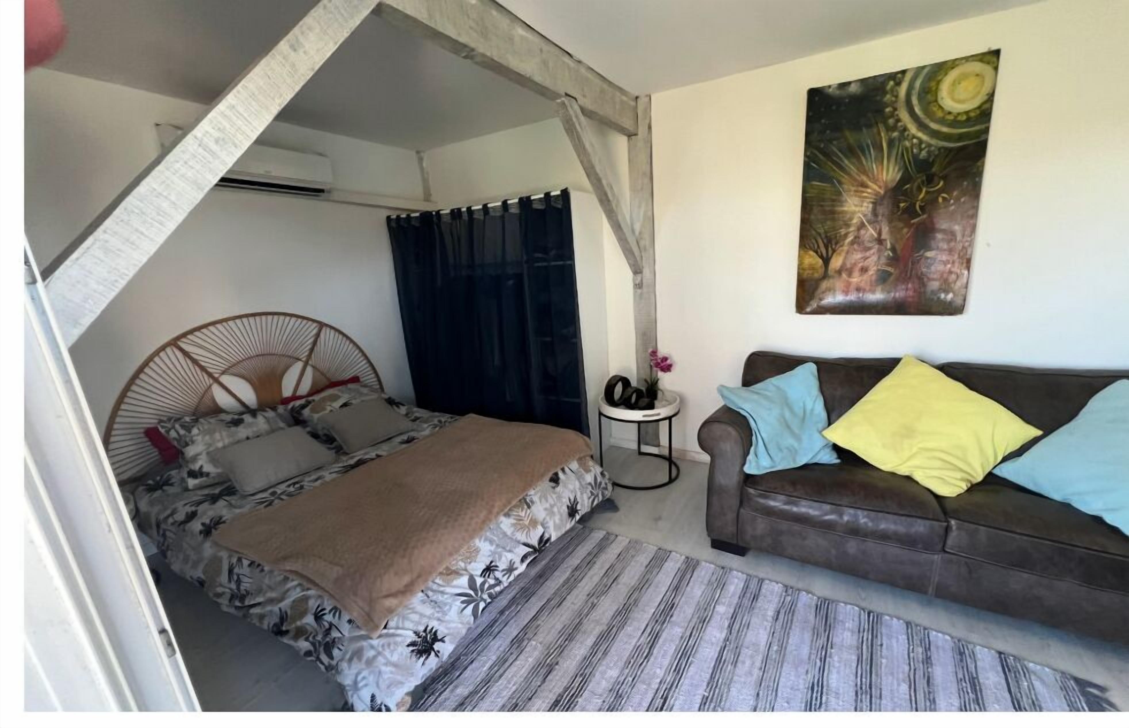 2 bedrooms, desk, iron/ironing board, travel cot