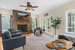 Smart TV, fireplace, video games, table tennis