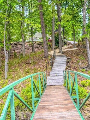 Seneca lake house with private dock only 15 minutes from Clemson!