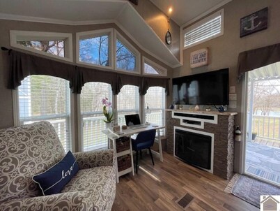 Direct waterfront property!!  Check out Winter Discounts!