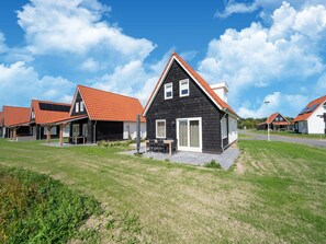 House | Exterior - Your Coastal Retreat With Pool (Scherpenisse)