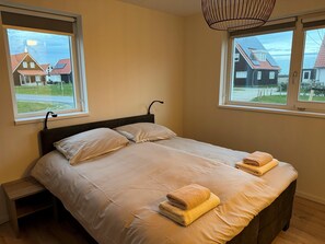 3 bedrooms, individually furnished, bed sheets