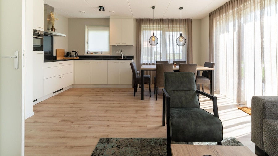 Your Coastal Retreat With Pool