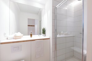 Departamento de lujo, 1 habitación | Baño | Secadora de cabello 