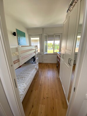 2 chambres, fer et planche à repasser, accès au Wi-Fi (inclus)