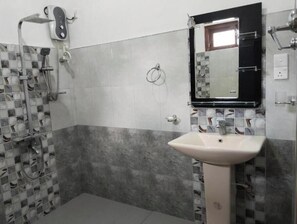 Suihku, ympäristöystävälliset hygieniatuotteet, hiustenkuivaaja
