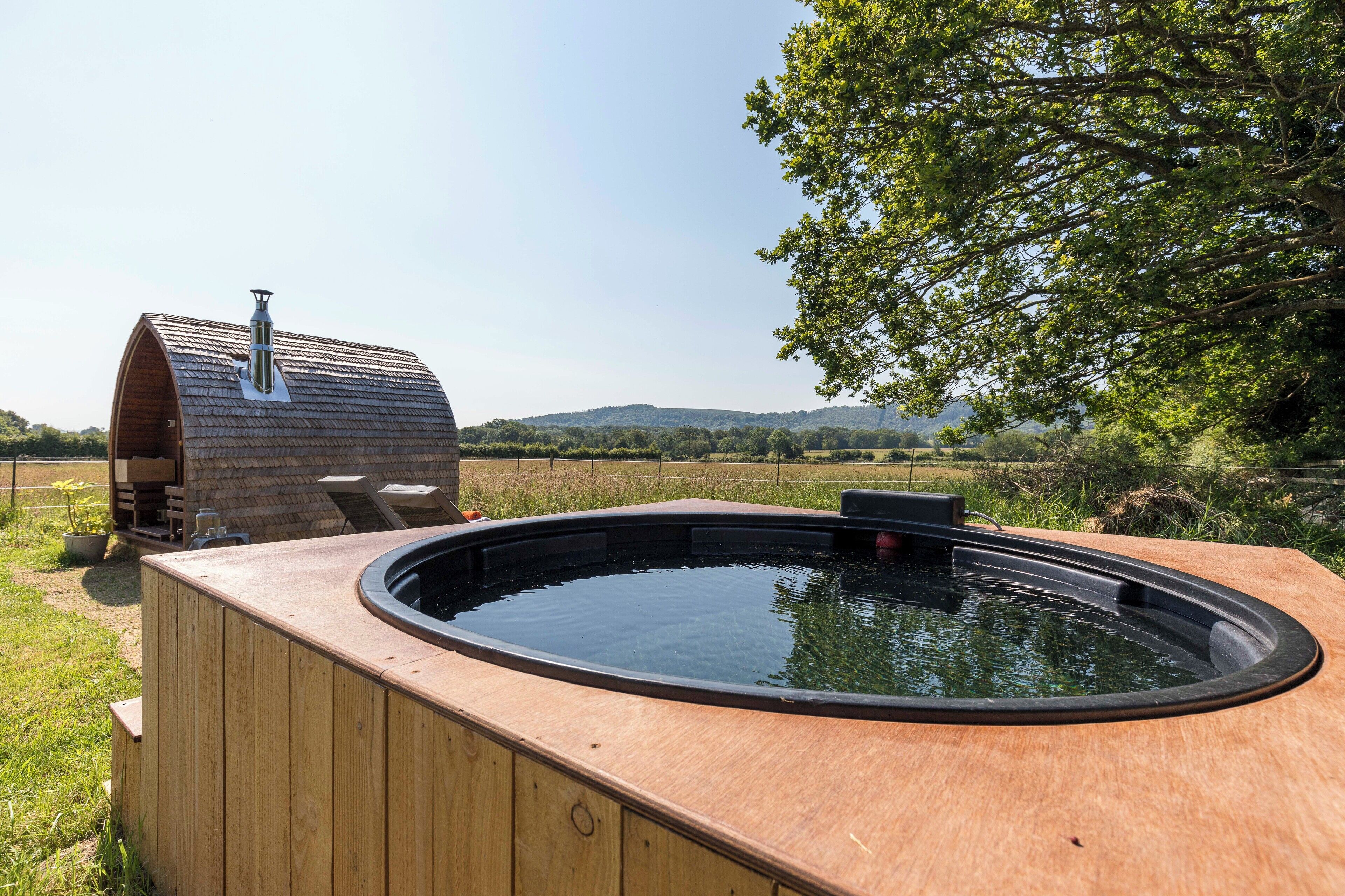 Outdoor spa tub