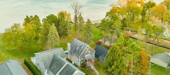 Craftsman Lakefront Family Retreat w Great Views!