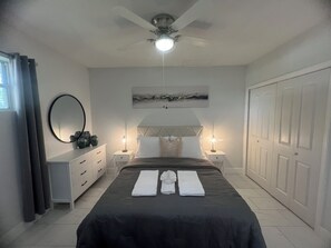 1 habitación, tabla de planchar con plancha, cuna de viaje y wifi 