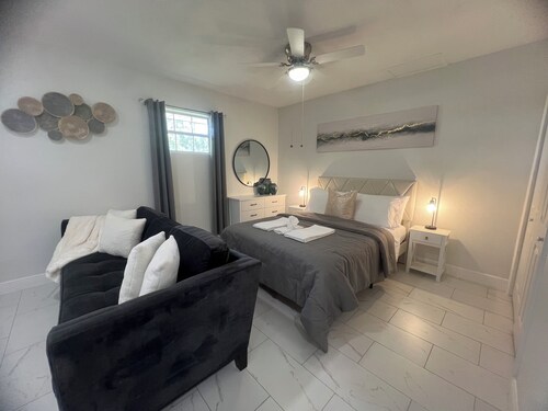 Enjoy in this beautiful and serene south Lakeland area
Perfect for 4 traveler 