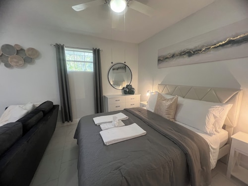 Enjoy in this beautiful and serene south Lakeland area
Perfect for 4 traveler 