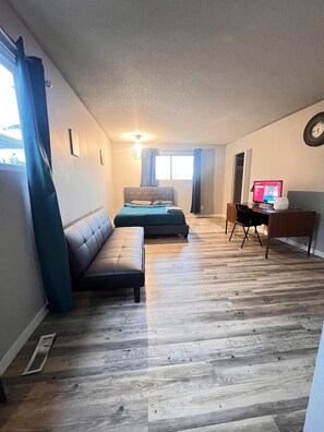 5 bedrooms, free WiFi, bed sheets