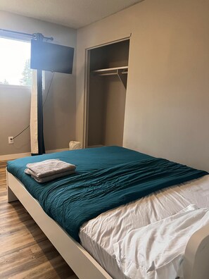 5 bedrooms, free WiFi, bed sheets