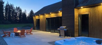 Modern rustic getaway located on the Stillwater River