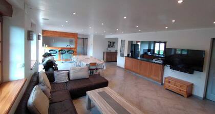 Belle Maison de Campagne au Centre du Village Surplombant la Vallée de L'oise