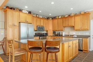 Fridge, microwave, oven, stovetop - Hendersonville Heaven Sent (Hendersonville)