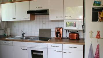 Ferienhaus | Eigene Küche | Ofen, Wasserkocher, Toaster, Hochstuhl