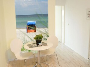 Dining - Seaview The House by the sea (Groemitz)