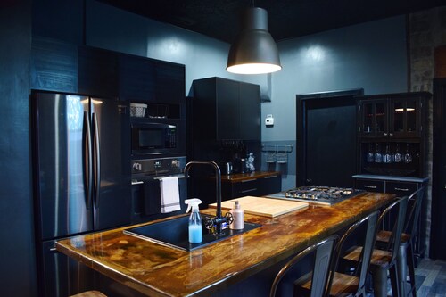 Dracus Hollow in downtown SLC, Pet Friendly!