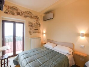 2 bedrooms, bed sheets - Holiday Home in Albidona Near Seaside (Albidona)