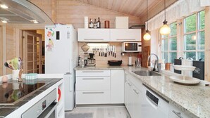 House | Private kitchen - 5 Person Holiday Home in Hojby (Hojby)