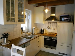 House | Private kitchen | Electric kettle, toaster, high chair - Dat Onnen's Hus - Burhave 3 (Butjadingen)