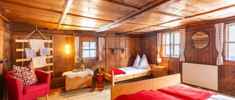 House | 5 bedrooms, individually furnished, bed sheets