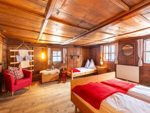 Casa | 5 quartos, individualmente mobiliados, roupa de cama