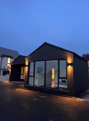 Exterior - BRAND NEW Luxury villa with spectacular views. (ashwell hill cashel)
