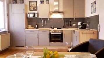 Apartment | Private kitchen | Oven, toaster