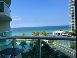 Property grounds - 7th FL spacious 1 bedroom  (Hollywood)