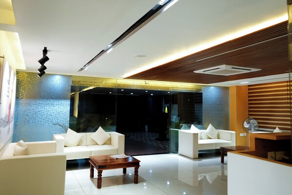 Lobby - best hotels in vijayawada — 5 min from the Center! (Vijayawada)