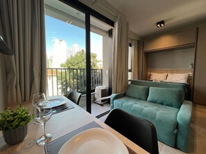 Apartamento clássico | Área de estar | Smart TV, Netflix, serviços de streaming