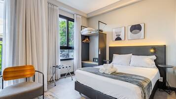 Apartamento conforto | 1 quarto, escrivaninha, espaço de trabalho para notebook