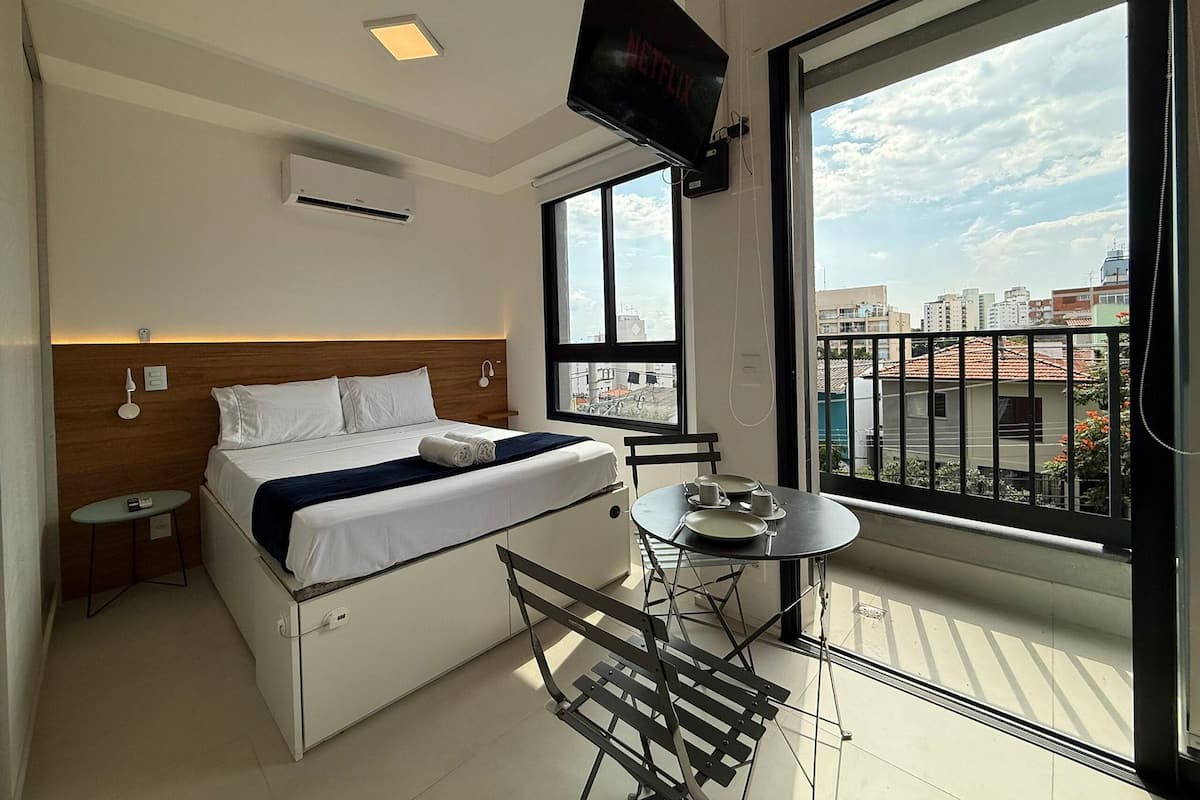 Exclusive Apartment | 1 bilik tidur, meja, ruang kerja komputer riba, Wi-fi percuma