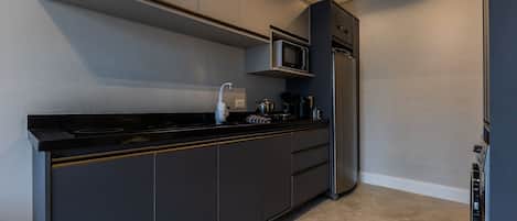 Deluxe Apartment | Private kitchen | Full-size fridge, microwave, cookware/dishes/utensils, freezer