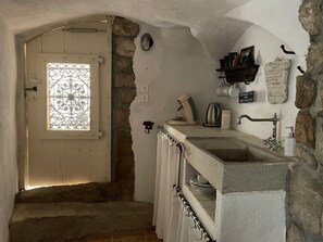 House | Private kitchen - Pleasant Holiday Home in Vrbnik Near Secret Beach (Vrbnik)