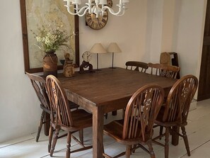 House | Dining - Pleasant Holiday Home in Vrbnik Near Secret Beach (Vrbnik)