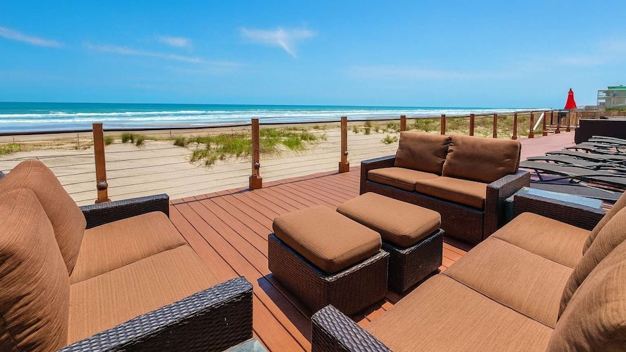 Poolside - Family Perfect - On Beach - 1st Floor