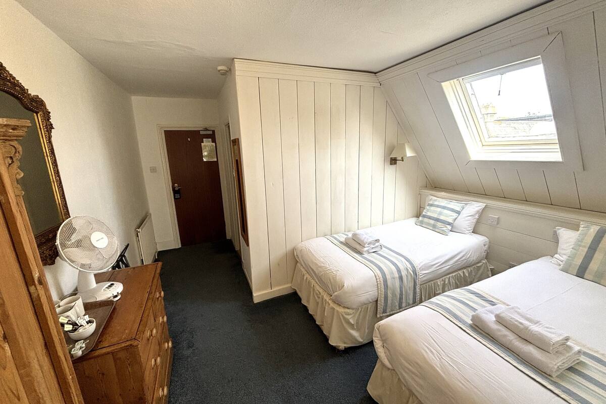 Standard Quadruple Room | Desk, free WiFi