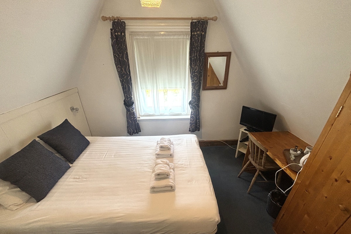 Standard Double Room | Desk, free WiFi