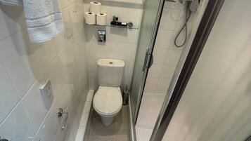 Standard Double Room | Bathroom