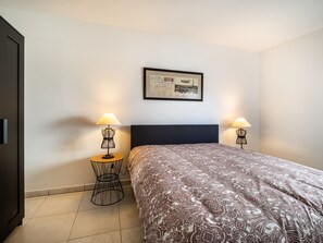 Apartment | 2 bedrooms, individually furnished, iron/ironing board - Apartment in Belgium Near Dunes & Sea (Koksijde)
