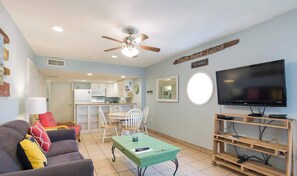 Appart'hôtel, plusieurs lits, balcon, vue océan (Bahia Mar 478F) | Coin séjour