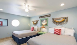 Condo, varias camas, balcón, vista al océano (Bahia Mar 478F) | 2 habitaciones, decoración personalizada y muebles diferentes