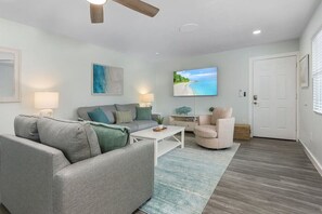 Smart TV - Beach, pool time & fun times @ Blue Fish Lagoon (Fort Myers Beach)