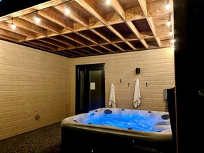 Indoor spa tub