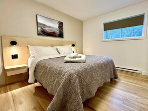 3 chambres, fer et planche à repasser, Wi-Fi, draps fournis