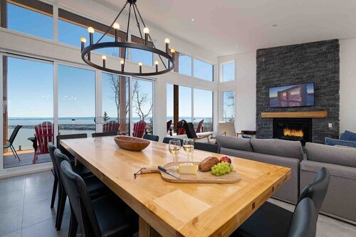 Chinook 166: Hot Tub, Fireplace & Mountain Scenery