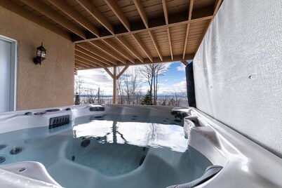 Condo 120B: Spacious, Spa, River Views